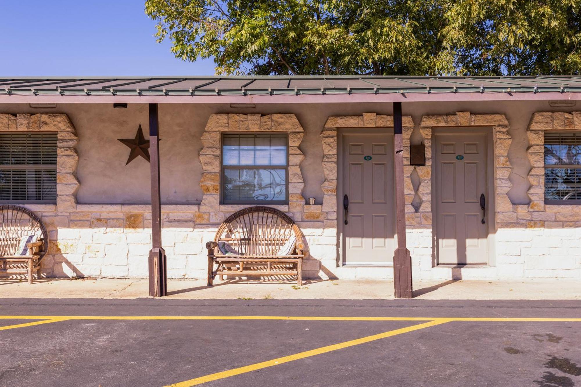 Country Inn Motel Fredericksburg Exterior photo